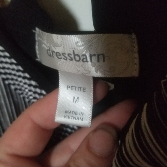 Dress Barn Black White Chevron Print Short Sleeve Open Back Blouse Size Petite M - Picture 3 of 4